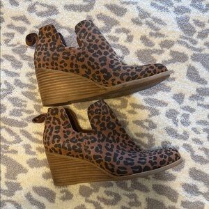 Toms Brown Leopard Print Wedge Shoes Size 7.5 Pull On